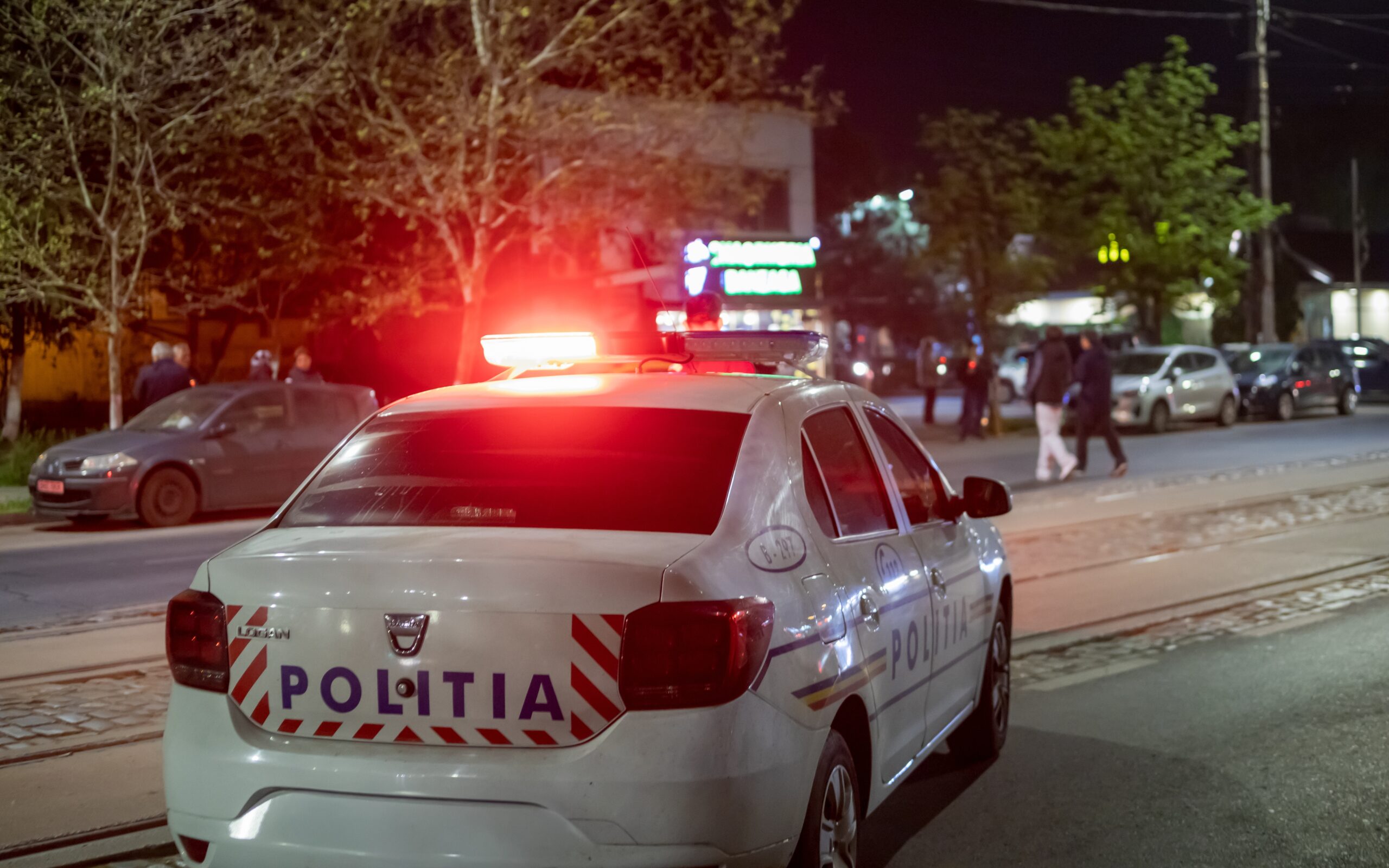 Un livrator Glovo a fost reținut în București după ce ar fi agresat o tânără în sectorul 2