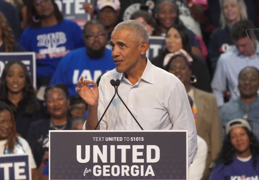 Obama răspunde ironic după ce administrația lui Trump a reacționat la o glumă despre Cheesecake Factory