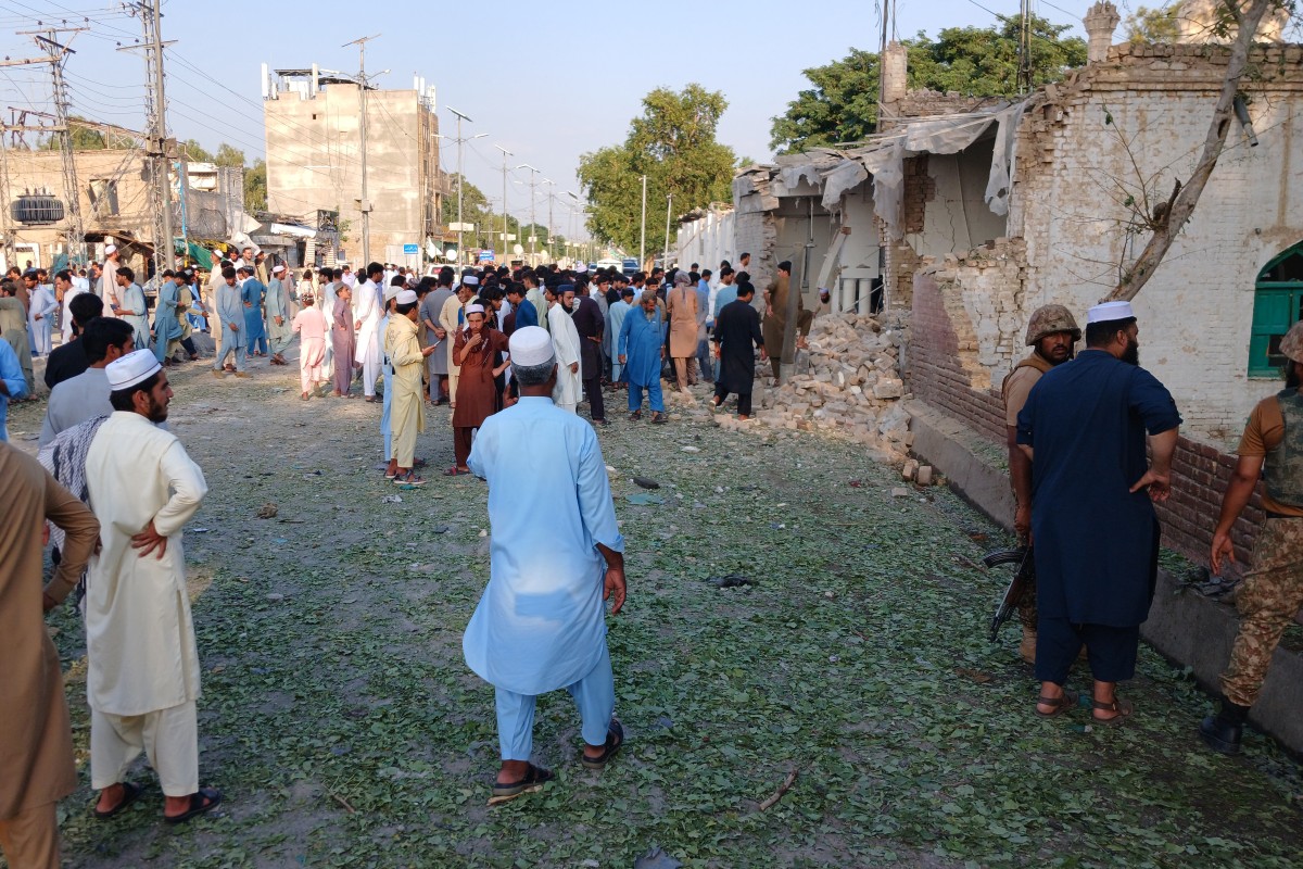 Atentat cu mașină-capcană în Pakistan: 17 persoane decedate și zeci de rănite în urma unei explozii la o moschee