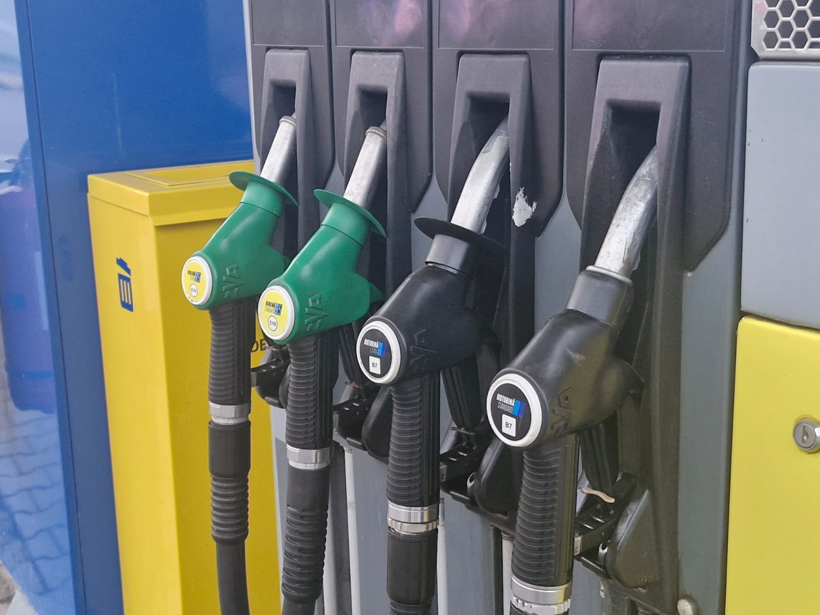 Prețul benzinei a scăzut în stațiile de alimentare din România