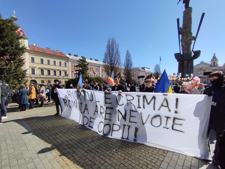 Organizație neolegionară din Cluj folosește un incendiu din Florești pentru a propaga mesaje rasiste
