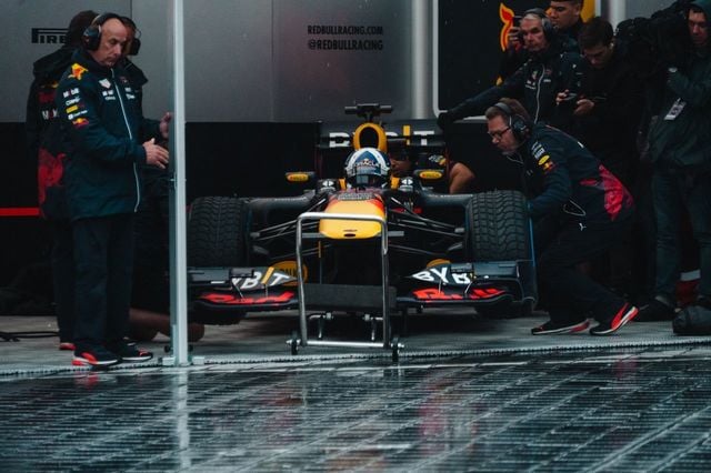 Cum influențează tehnologia și algoritmii momentul schimbării pneurilor în Formula 1