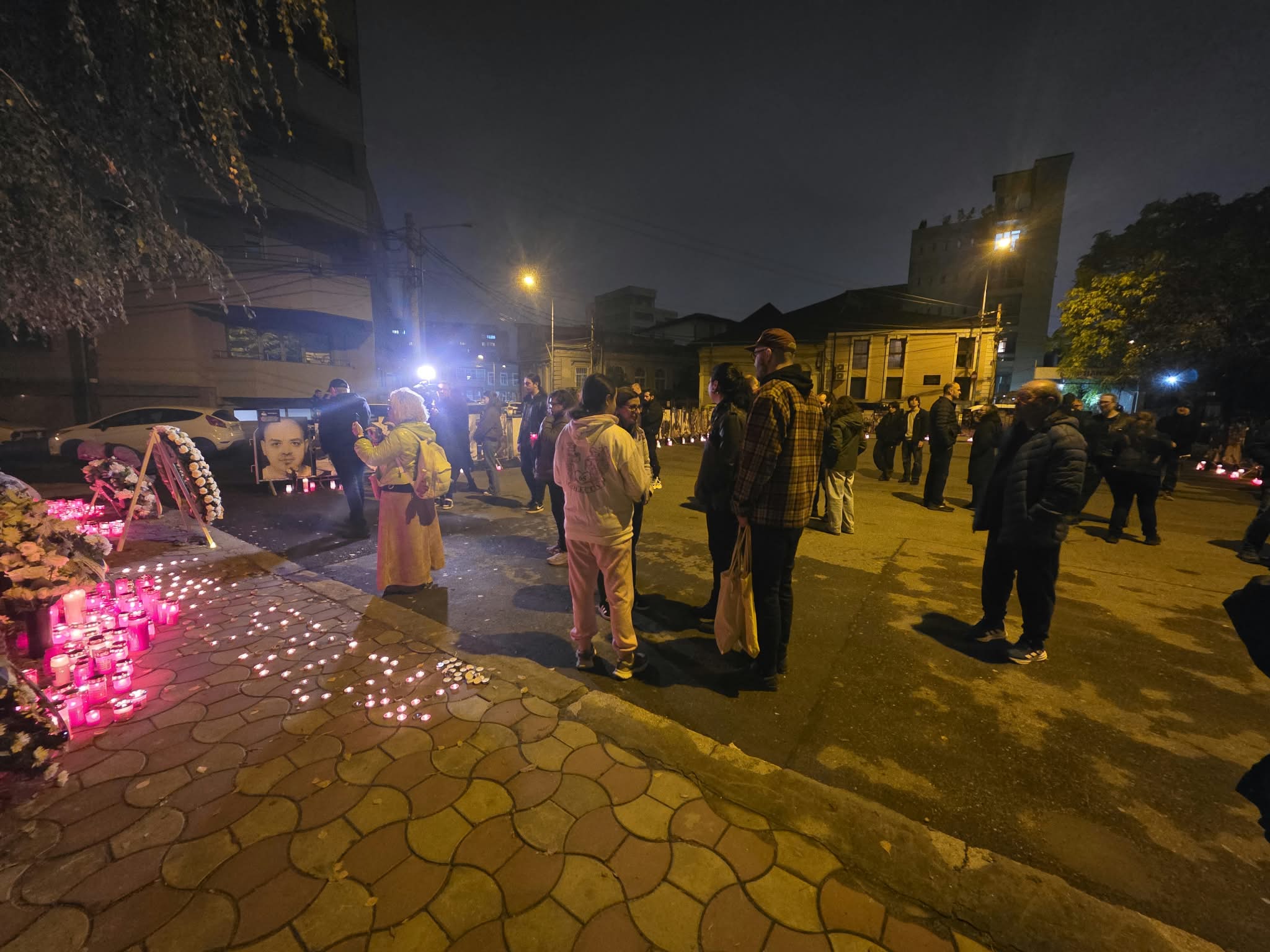 11 ani de la tragedia de la Colectiv: Omagiu în liniște în fața fostului club