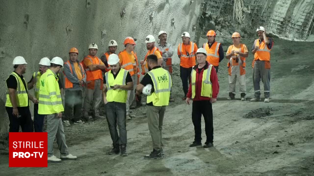 Moment istoric pe A1: Constructorii au străpuns tunelul rutier de la Holdea