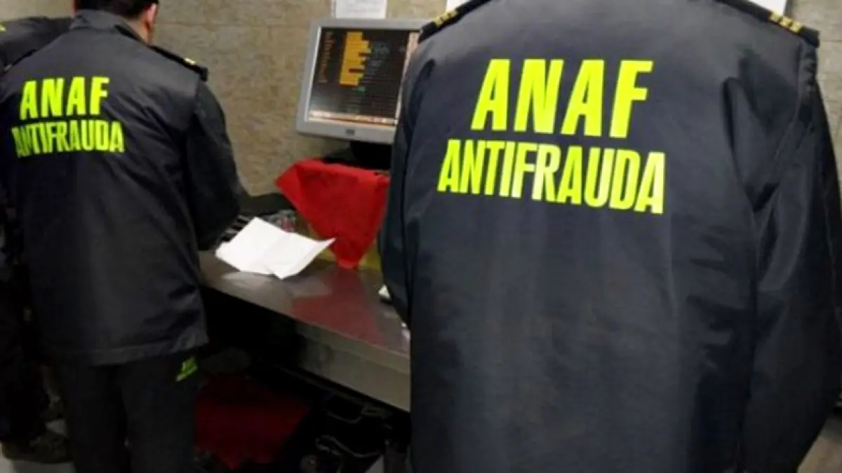 Vânzările de obiecte și haine online: când devin tranzacțiile impozabile pentru români