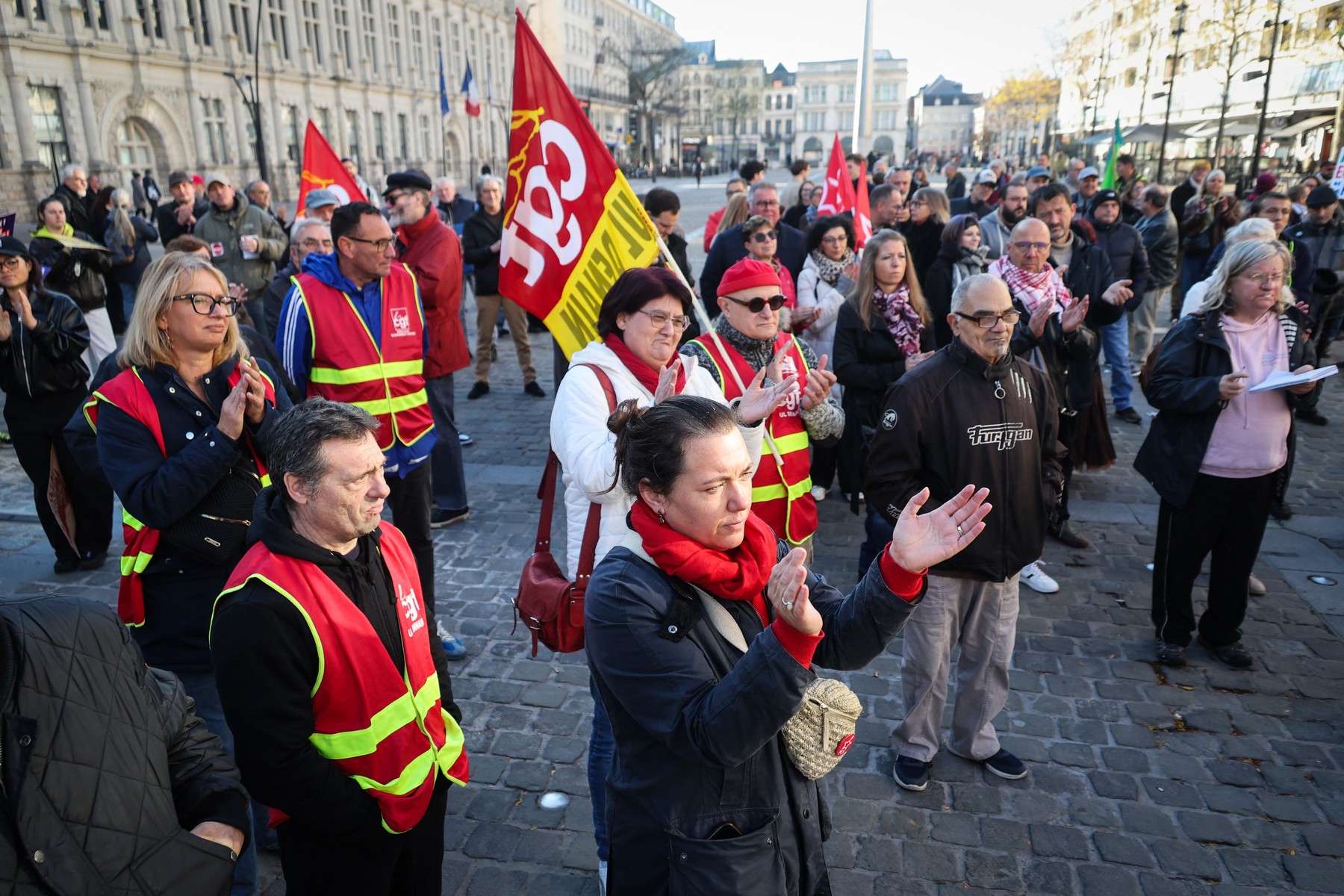Franța sub alertă: 70.000 de polițiști pe străzi de teamă pentru protestele de sâmbătă