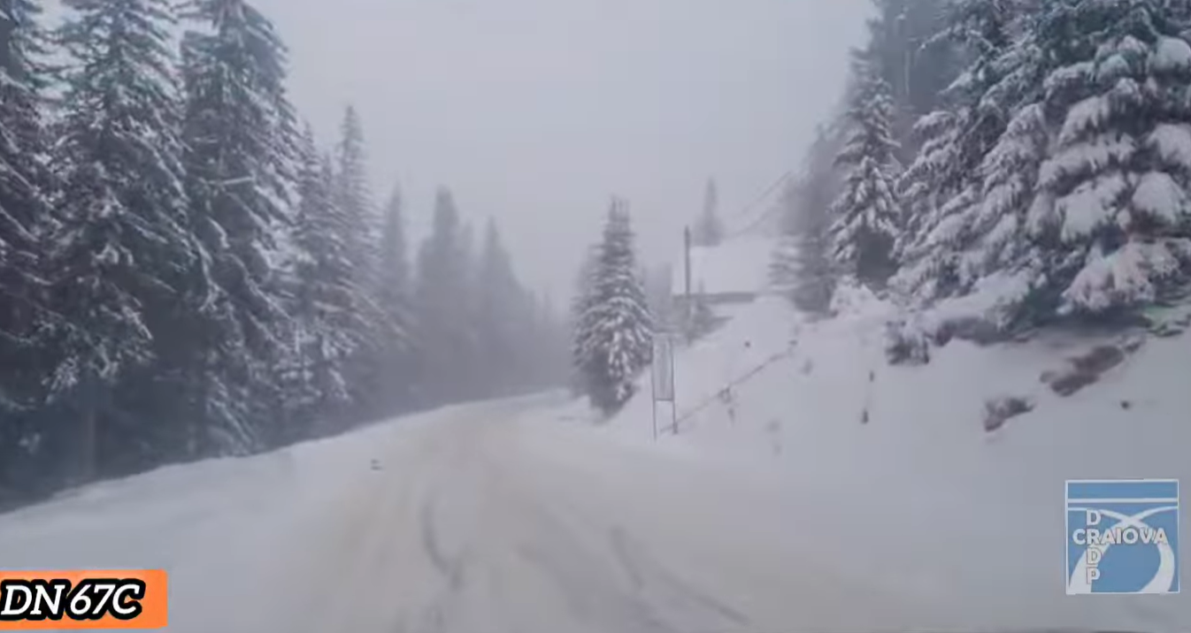 Transalpina este închisă pentru circulație din cauza ninsorilor abundente pe DN 67C