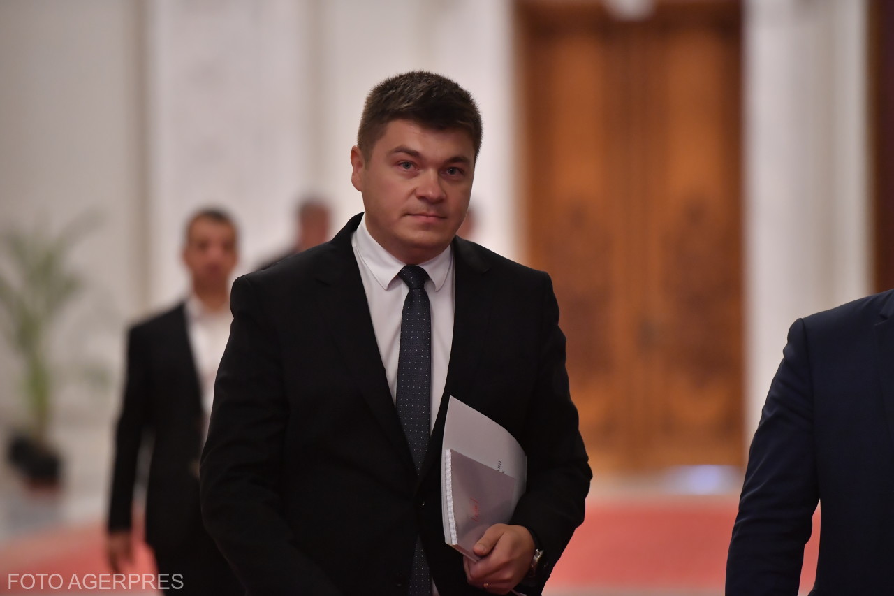 Alexandru Stoica promite că proprietarii cu balcoane închise nu vor fi amendați