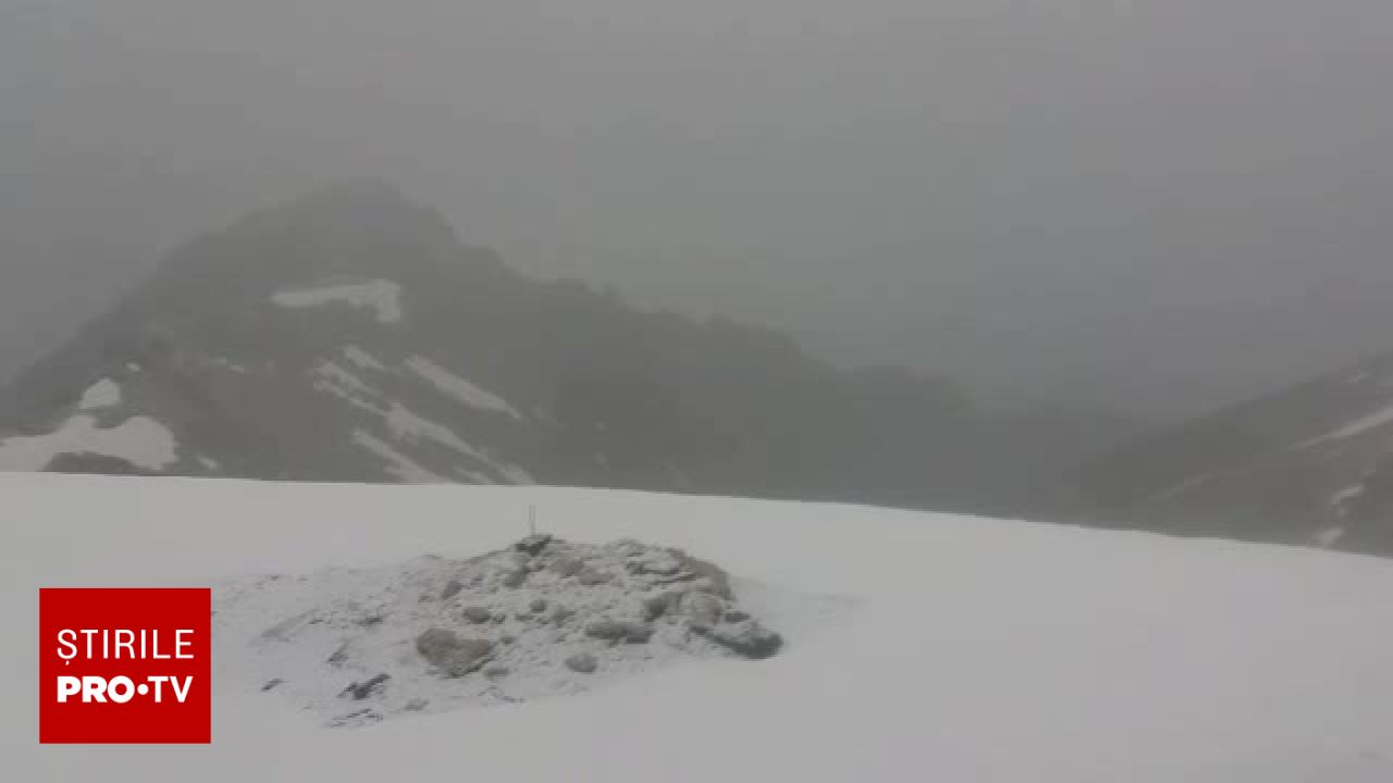 Traseele montane de altitudine din Prahova sunt închise din cauza ninsorilor și a stratului gros de zăpadă