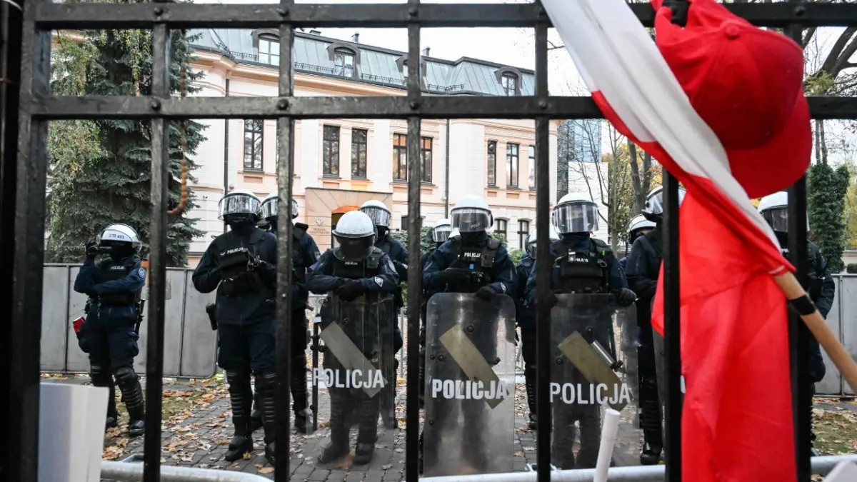 Bărbat înarmat și cu o legitimație falsă a fost arestat în timpul unui protest în Varșovia