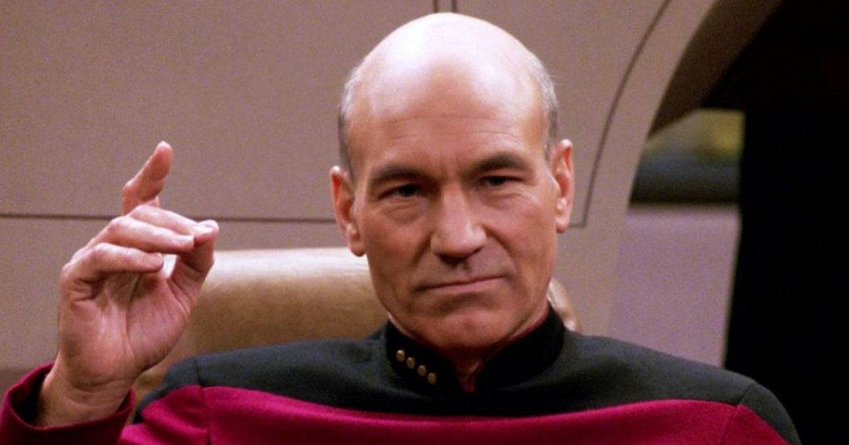 Omagiu cosmic de la NASA pentru Sir Patrick Stewart: o imagine cu galaxii care conturează nava Enterprise