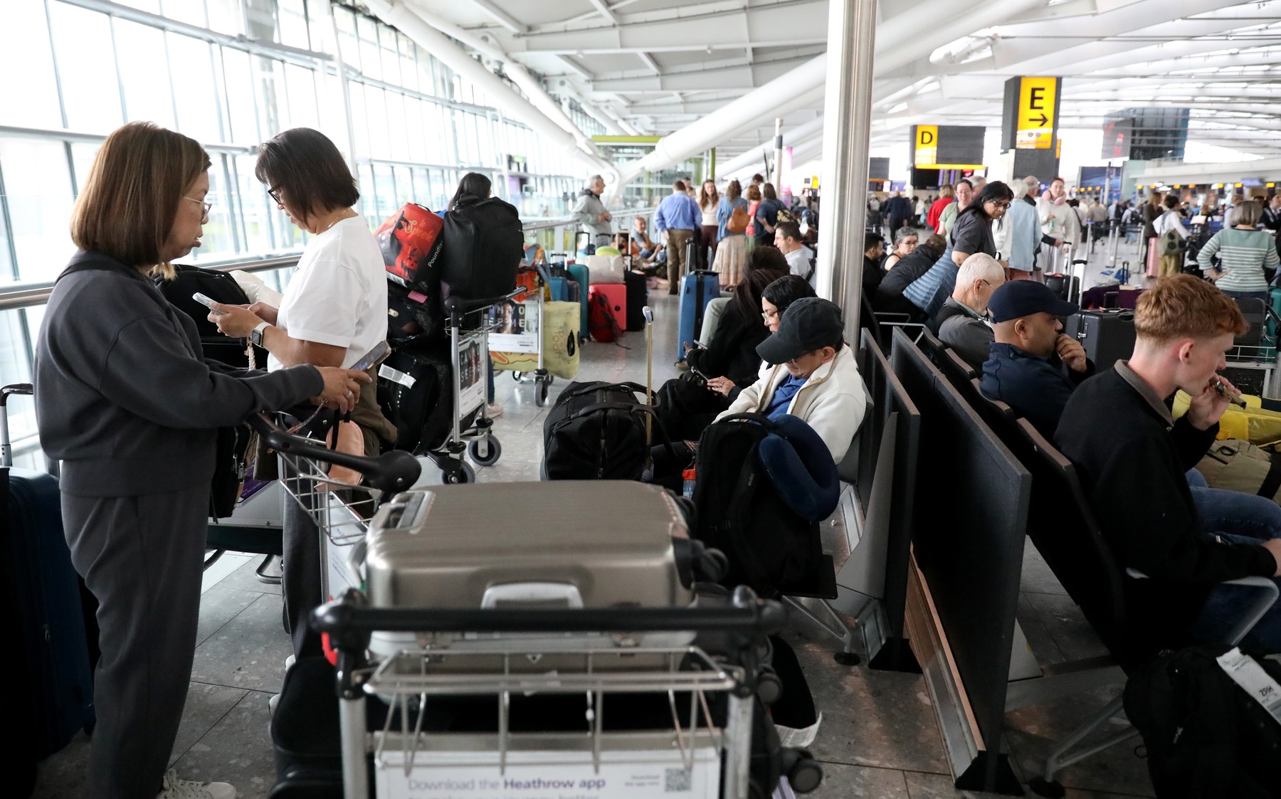 Eroare de software a blocat traficul aerian în Marea Britanie: Cum s-a produs incidentul care a anulat mii de zboruri