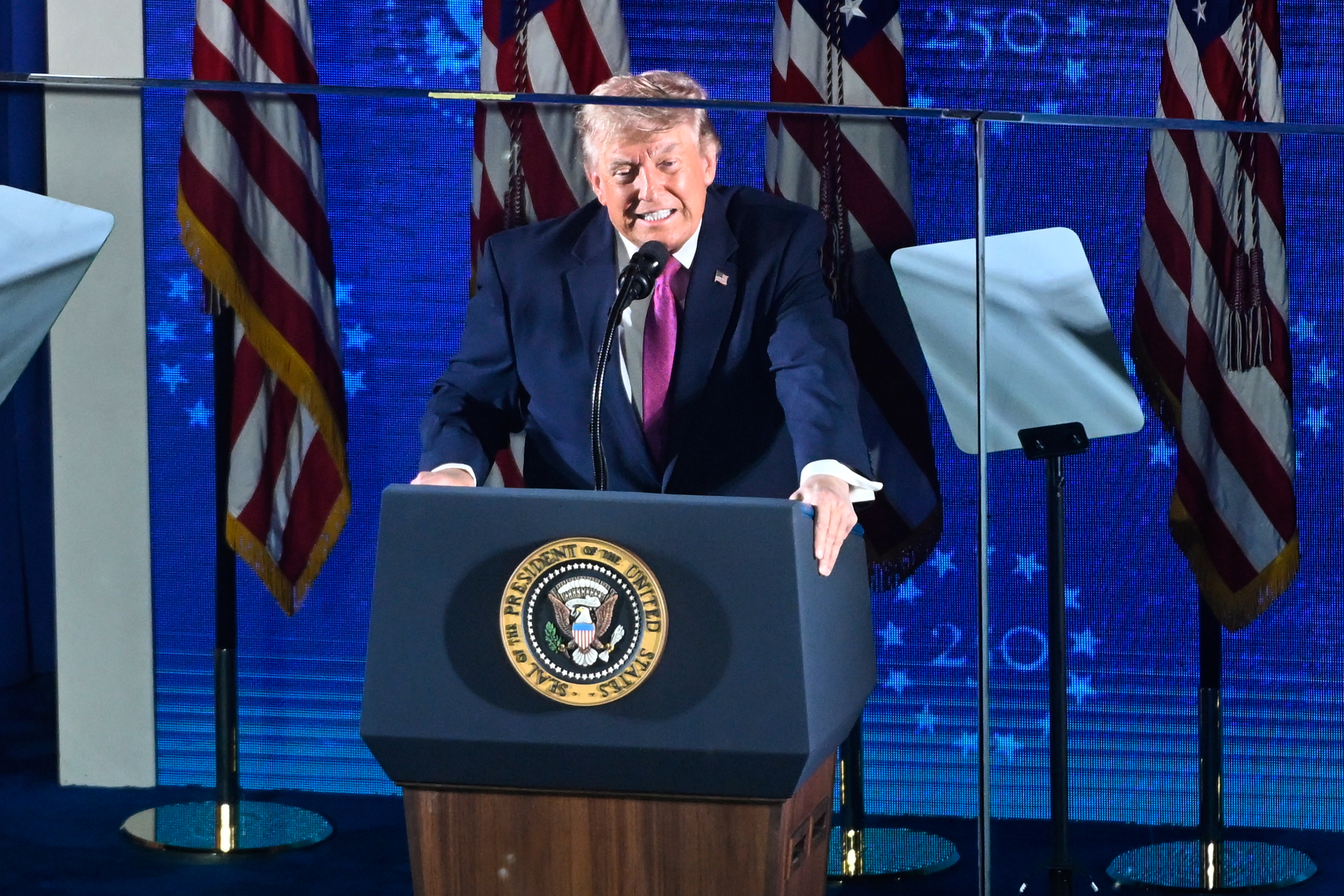 Donald Trump interzice accesul CNN, MS NOW și Politico la Casa Albă sub pretextul știrilor false