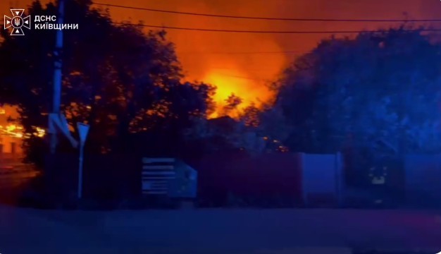 Atac rusesc cu bombe ghidate asupra unui bloc din Sumî: două persoane decedate și opt rănite