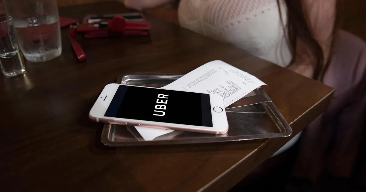 Uber va plăti 40 de milioane de dolari pentru moartea unei tinere după ce șoferul a lăsat-o pe autostradă