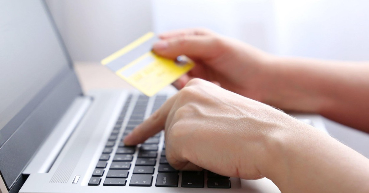 Profilul victimelor fraudelor online cu investiții: cine sunt persoanele păteate de escroci