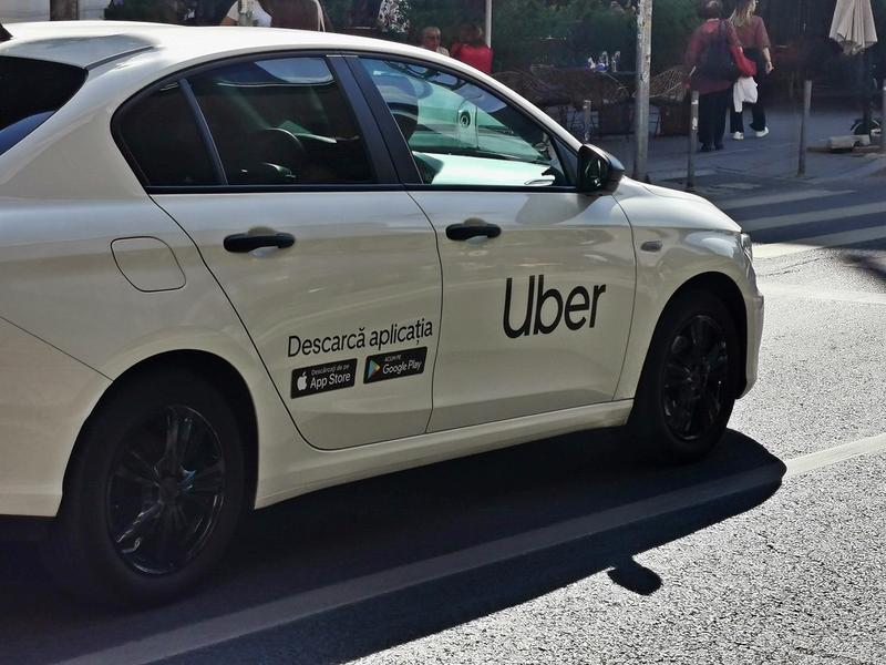 Uber va plăti 40 de milioane de dolari după moartea unei tinere lăsate pe autostradă în California