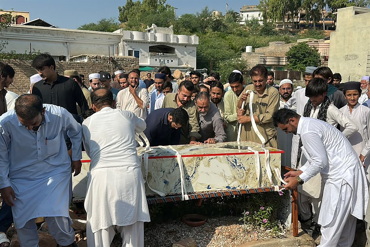 Atac violent în nord-vestul Pakistanului: peste 30 de victime după explozia unei mașini-capcană