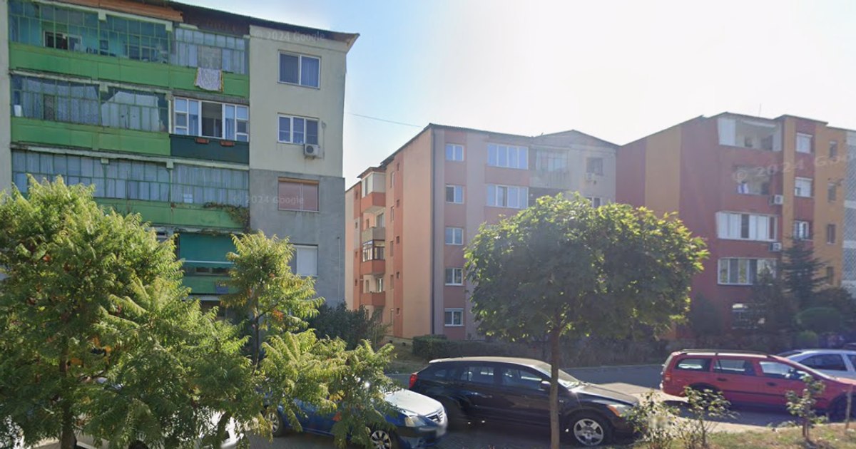 Un copil de 4 ani a căzut de la etajul 3 al unui bloc din Sebeș