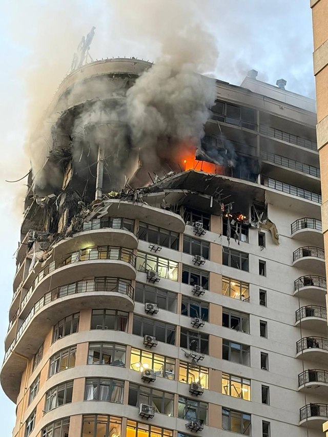 Atac cu drone asupra unui bloc de apartamente din Odesa: cel puțin 12 persoane rănite