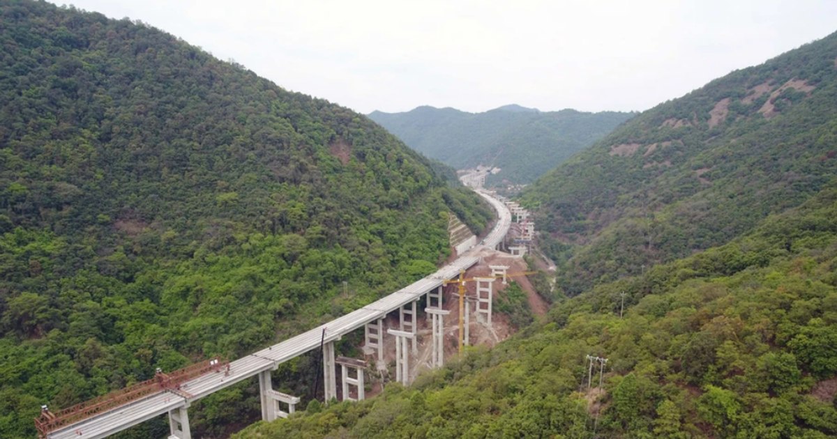 Viaductul Petrobras: Gigantul de beton abandonat din Brazilia care a devenit destinație pentru sporturi extreme