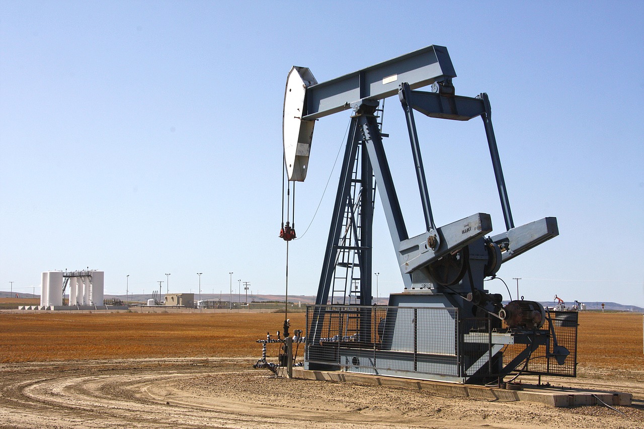 Arabia Saudită a suspendat transportul de petrol prin conducta Est-Vest după atacuri cu drone