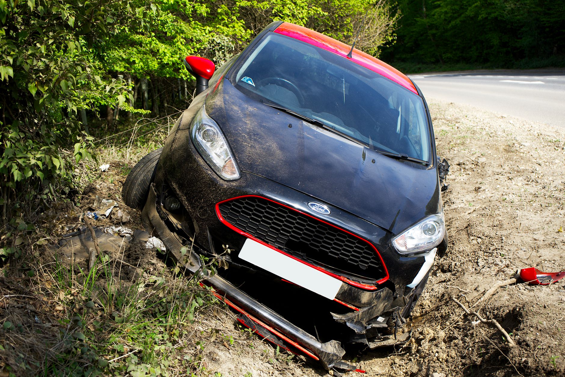 Accident grav în Prahova: un tânăr de 19 ani a murit după ce mașina a ieșit de pe șosea