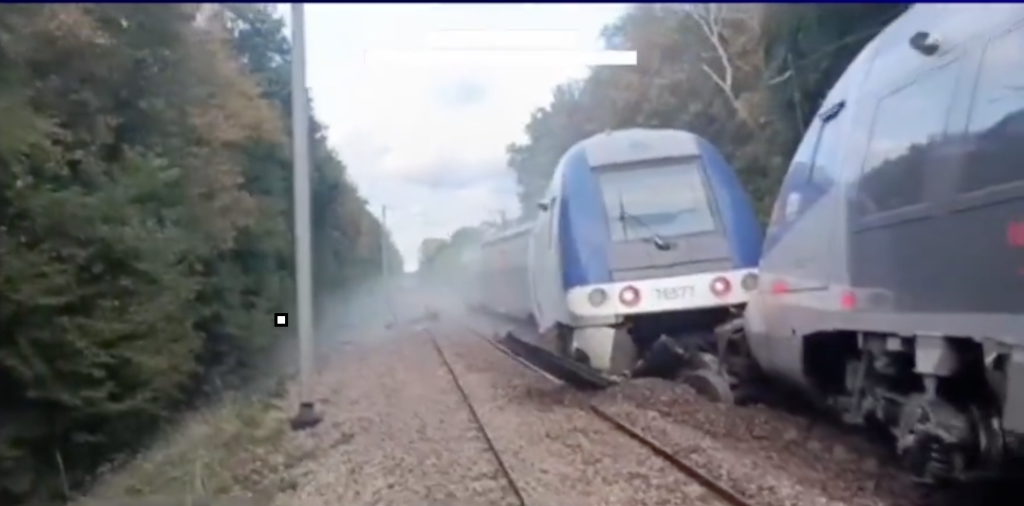 Accident feroviar în Franța: Un tren regional a deraiat în Normandia, 44 de persoane au fost rănite