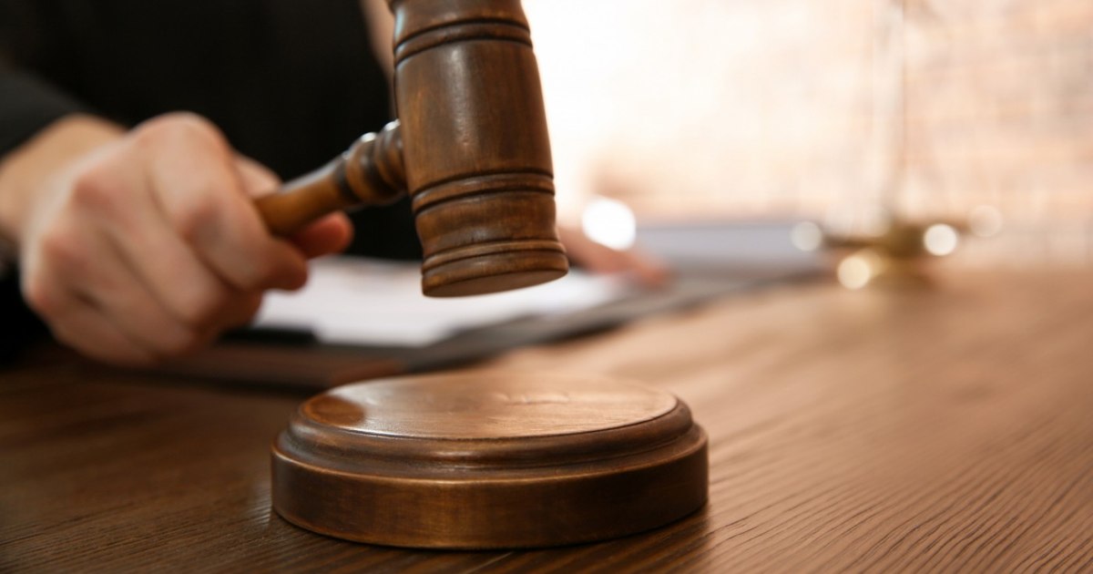 Un angajat a fost despăgubit cu aproape 11.000 de euro după ce a raportat practici ilegale în companie