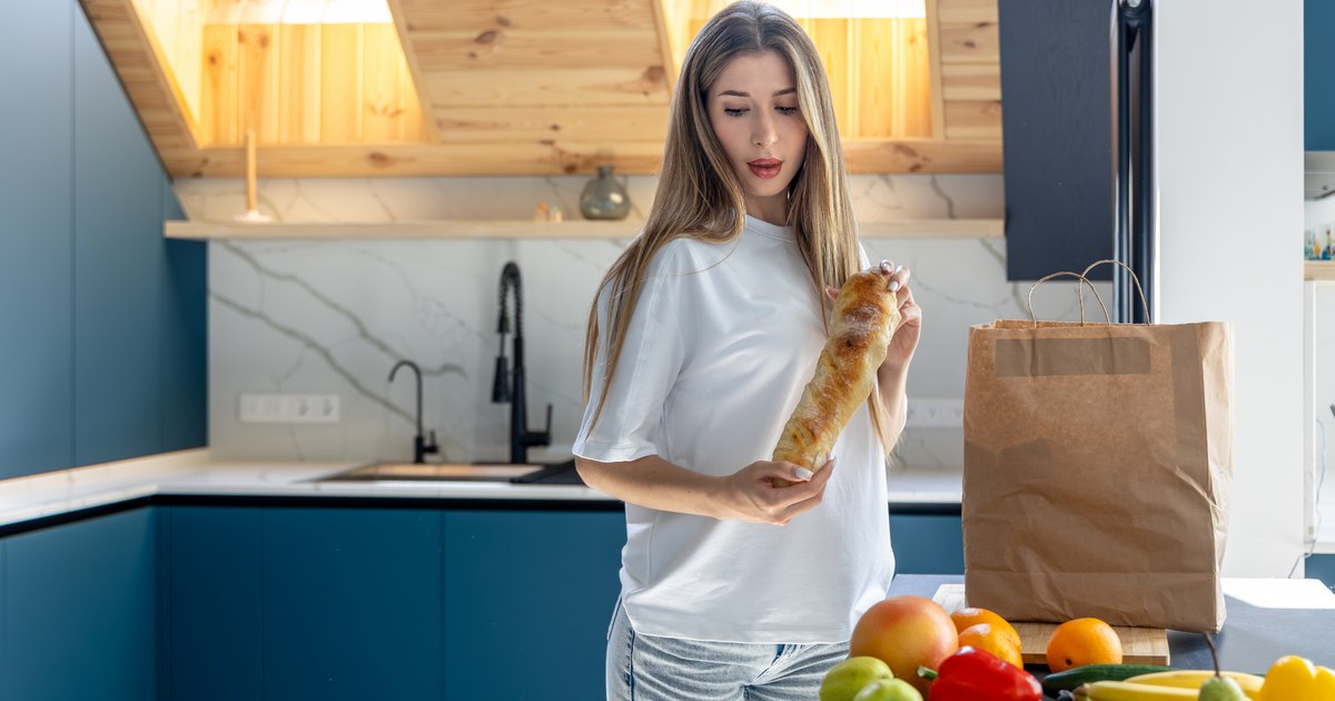 Metode extreme de economisire: românii folosesc râme în bucătărie și transformă resturile în compost