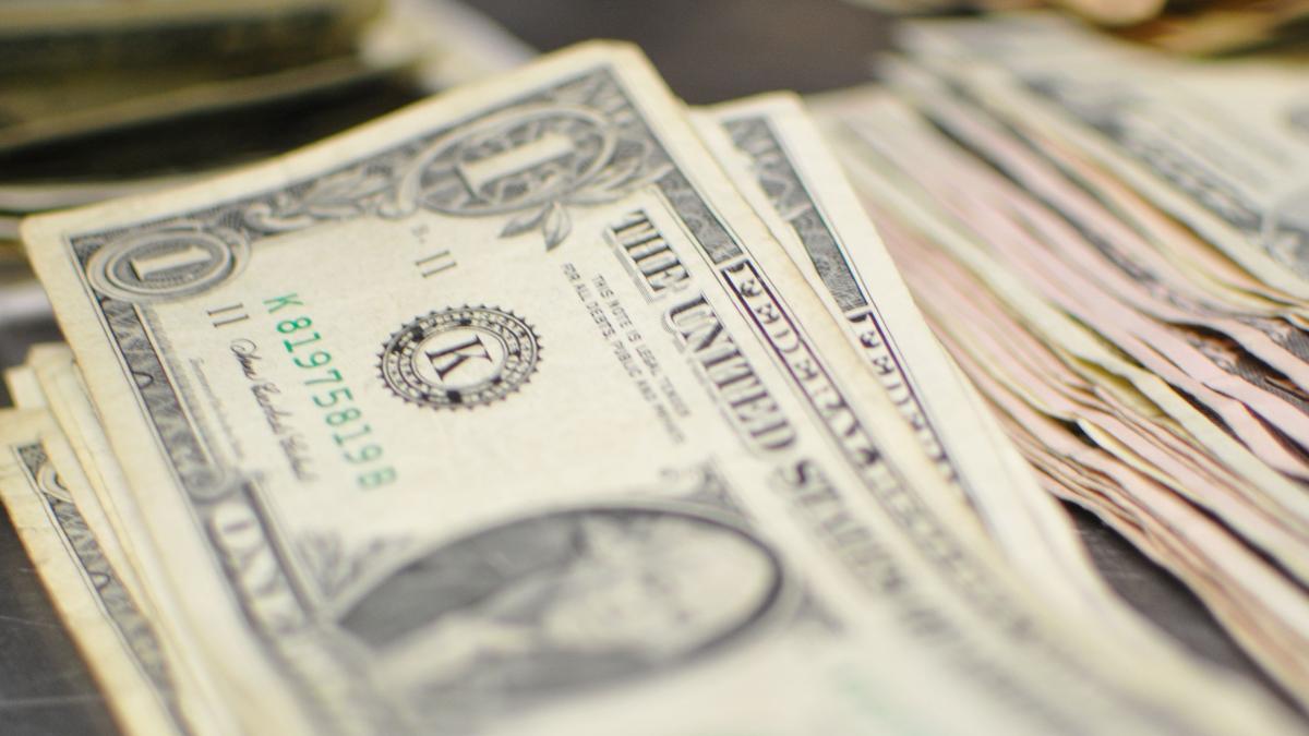O mamă din India a alergat desculță 3 kilometri pentru a finanța educația fiicelor sale