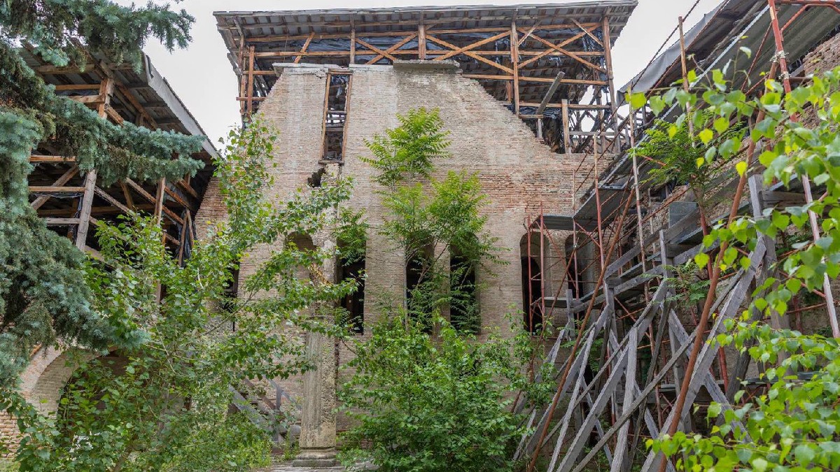 Palatul Voievodal Curtea Veche va fi salvat de la degradare. Încep lucrările de conservare