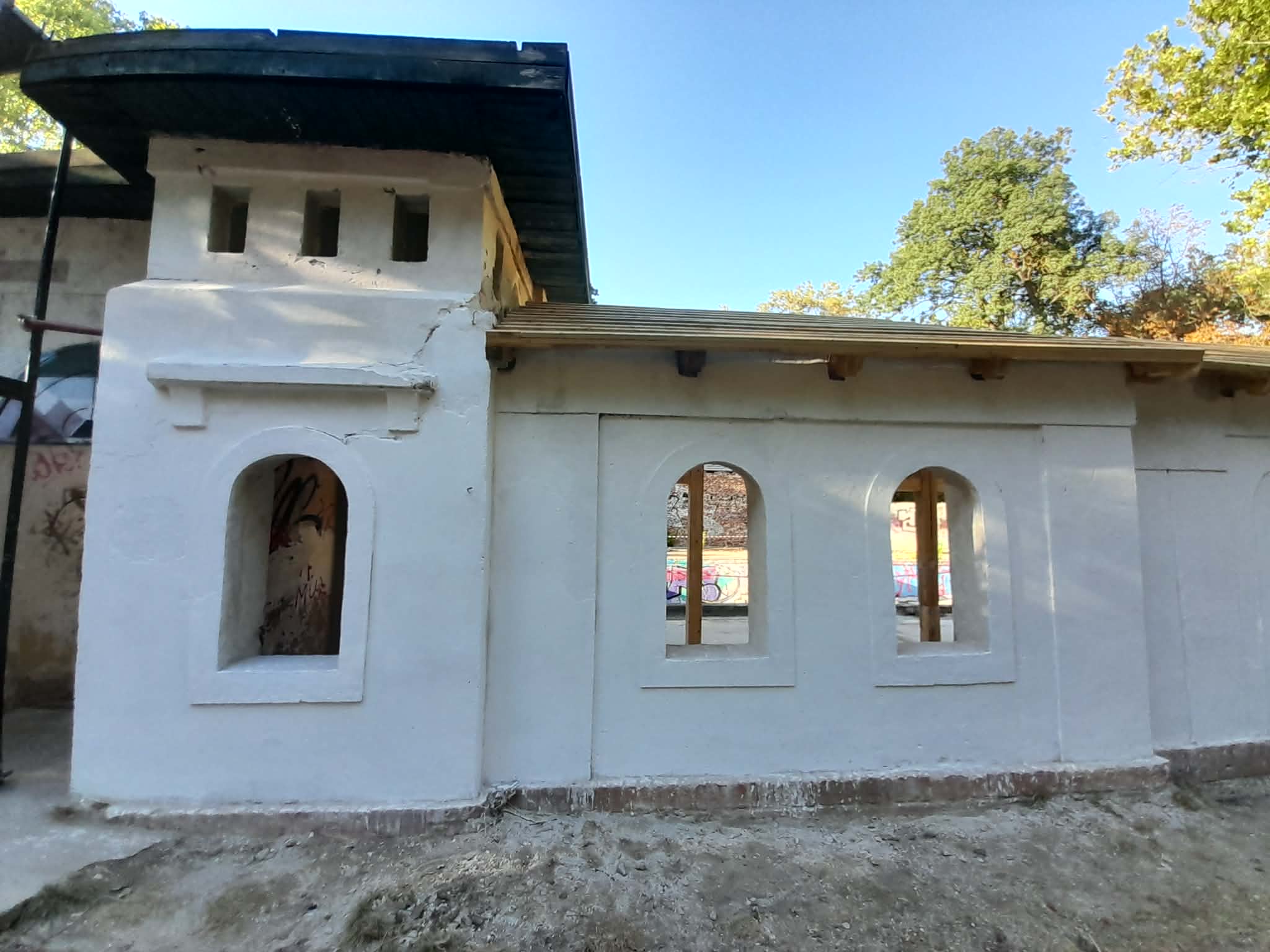 Voluntarii au salvat baza sportivă Uszoda din Timișoara, un edificiu construit în 1926