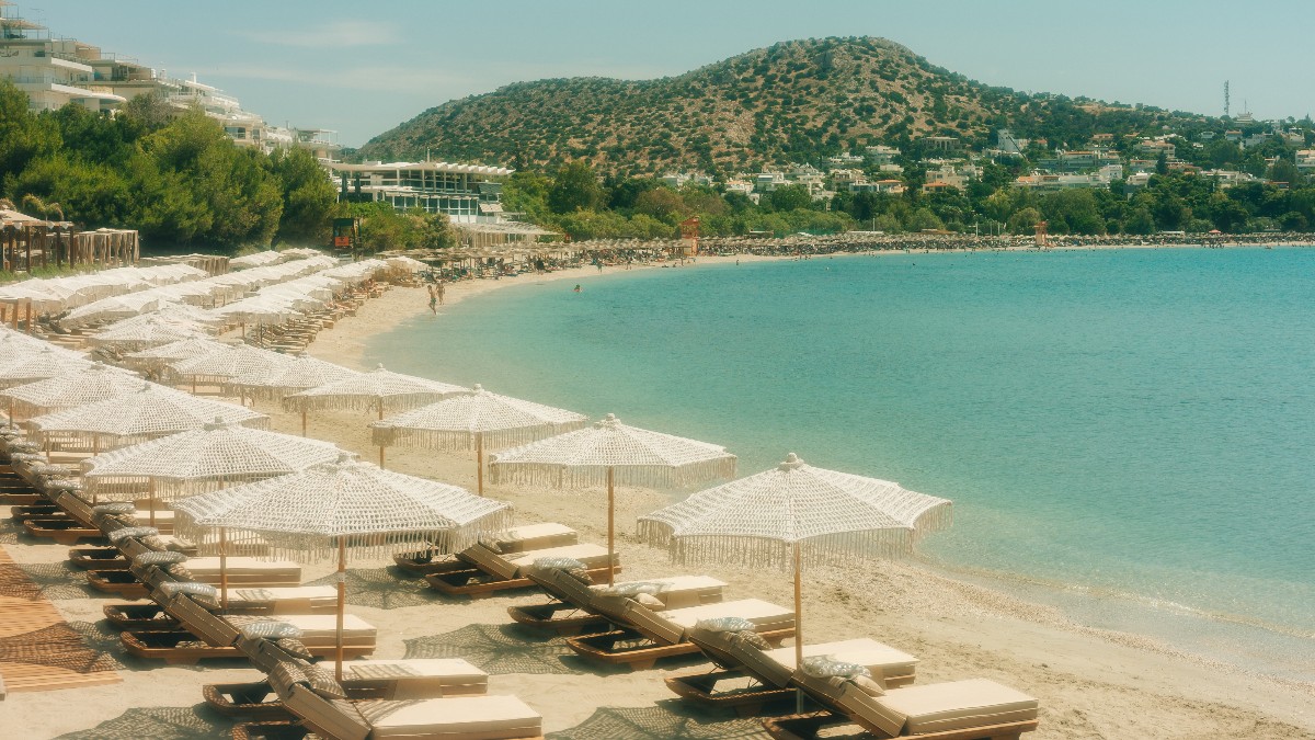 Tragedie pe o plajă din Grecia: un pensionar a murit după o ceartă pentru un șezlong