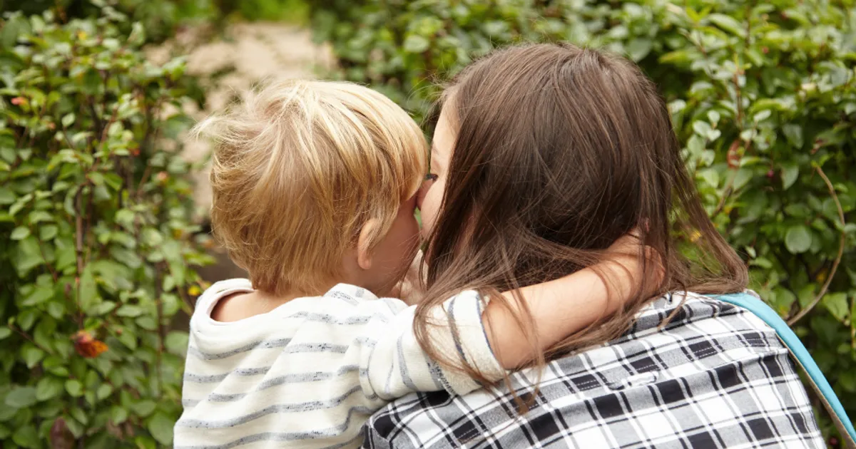 Misterul schimbării culorii părului: de ce copiii blonzi devin șateni sau bruneți pe măsură ce cresc