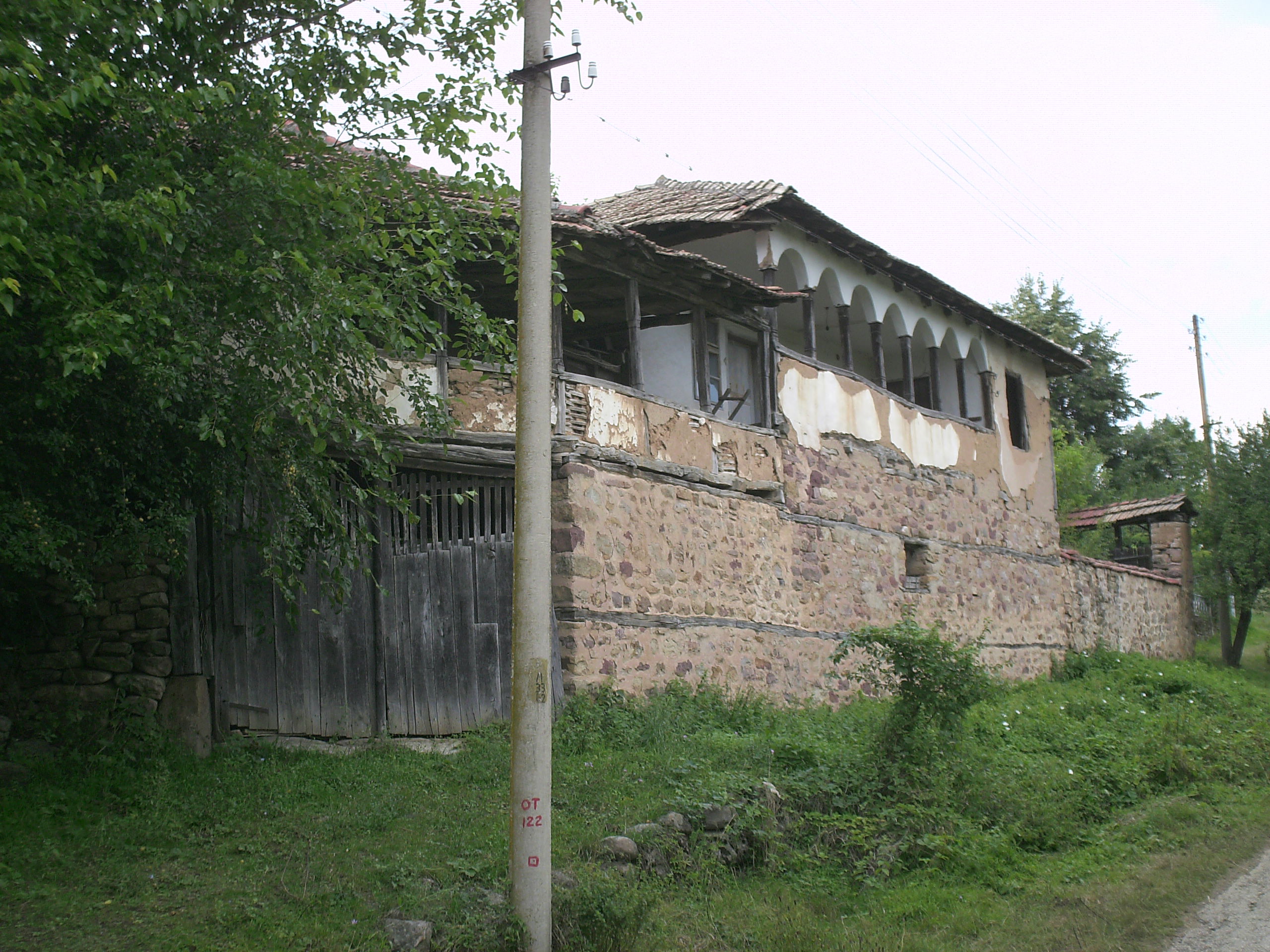 Proprietate la granița cu România, lângă Cetatea Golubac, se vinde cu doar 10.000 de euro