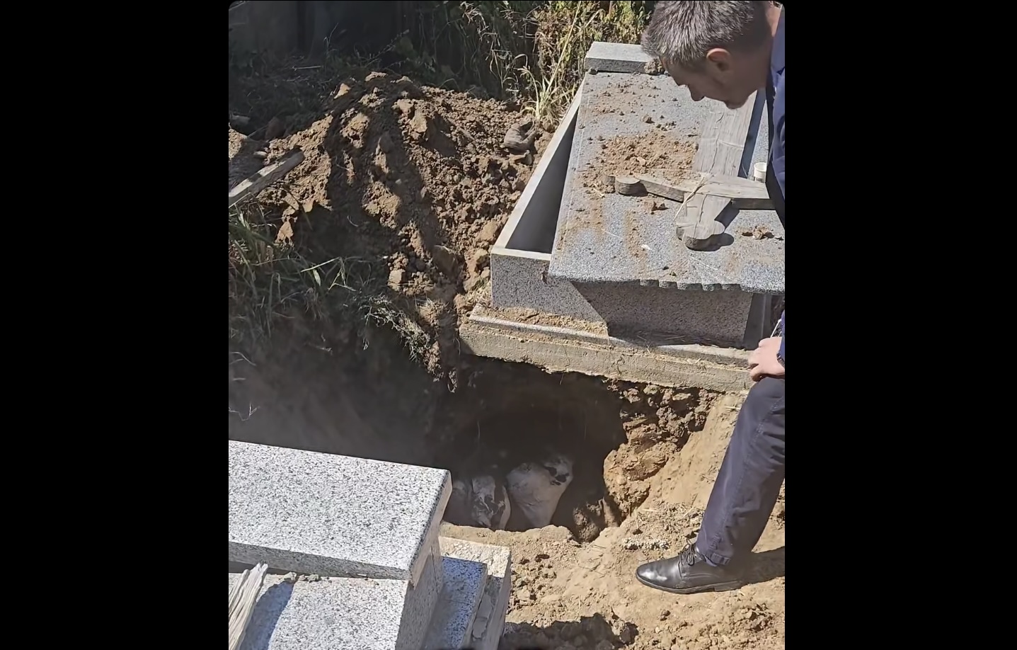 Scandal la cimitirul din Slatina: au fost găsite saci cu cadavre din perioada COVID