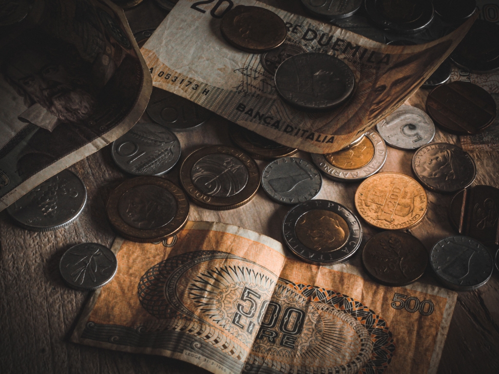 Un italian a descoperit o avere de 2 miliarde de lire într-o casetă de valori, dar banca i-a refuzat schimbul