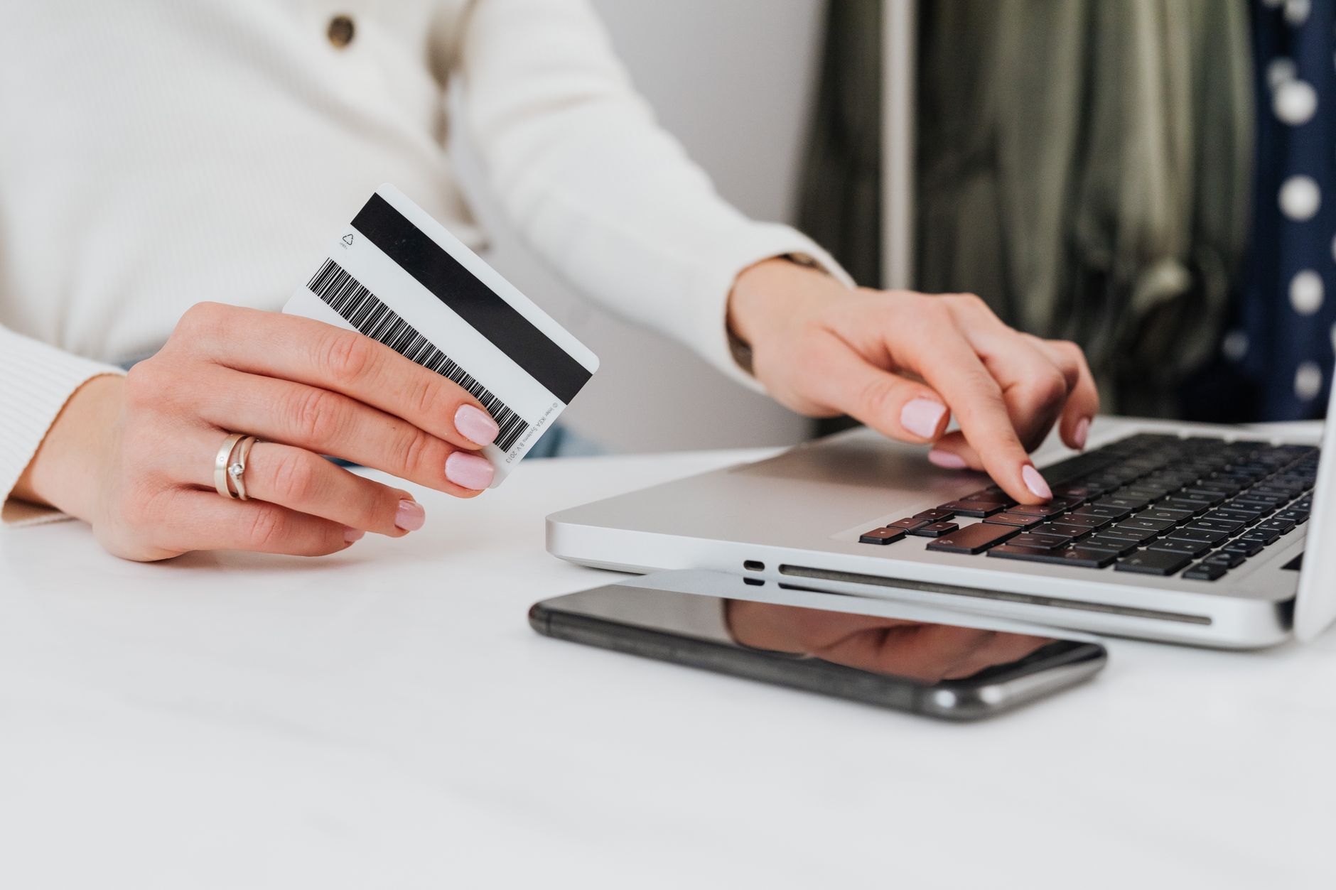 Evoluția comerțului electronic în România: Consumatorii devin tot mai pragmatici în achizițiile online