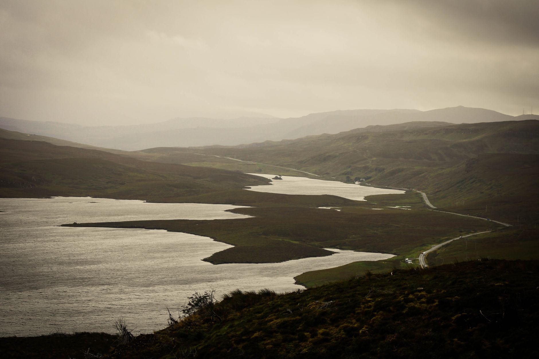 Posibilă descoperire a unei familii de monștri în Loch Ness prin imaginile de pe Google Earth