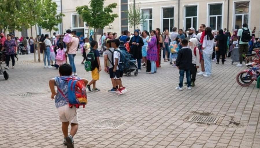 Italia pregătește noi restricții în școli: limitarea numărului de elevi străini și interzicerea burqăi