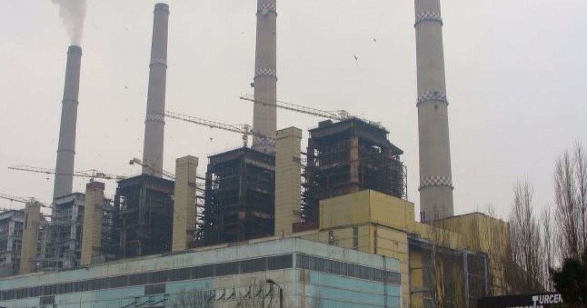 Nor de cenușă și zgură la Termocentrala Turceni: vântul puternic afectează vizibilitatea și circulația