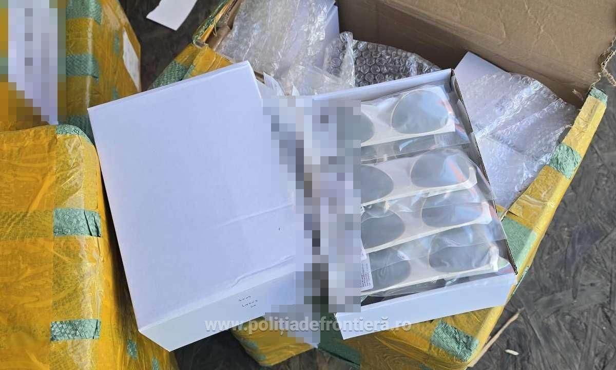 Mii de produse contrafăcute în valoare de peste 2 milioane de lei au fost descoperite de polițiștii de frontieră