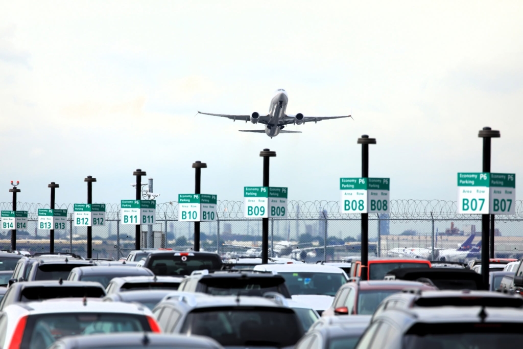 Haos în traficul aerian din SUA: sute de zboruri anulate după tăierea unui cablu de fibră optică