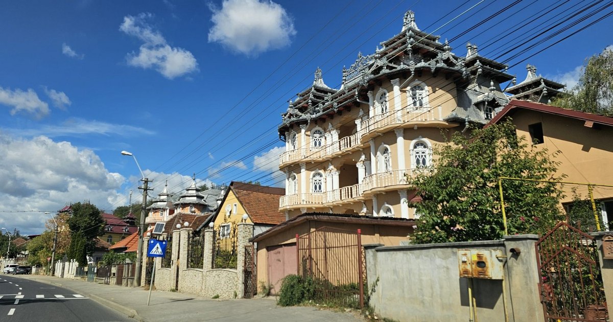 Fenomenul palatelor cu turnulețe: cum au cucerit Balcanii construcțiile extravagante din România