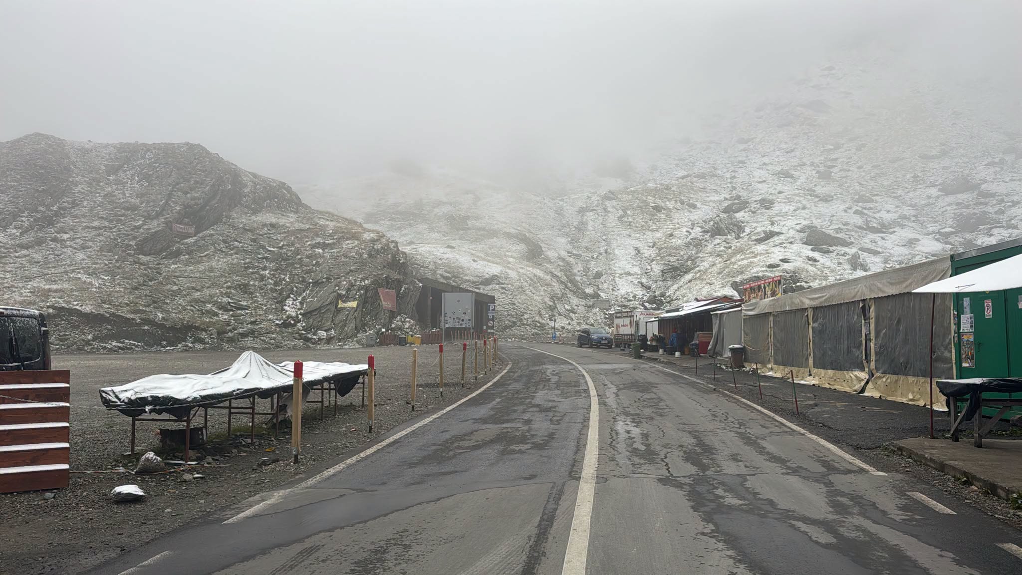 A apărut prima ninsoare din acest sezon pe drumul Transfăgărașan