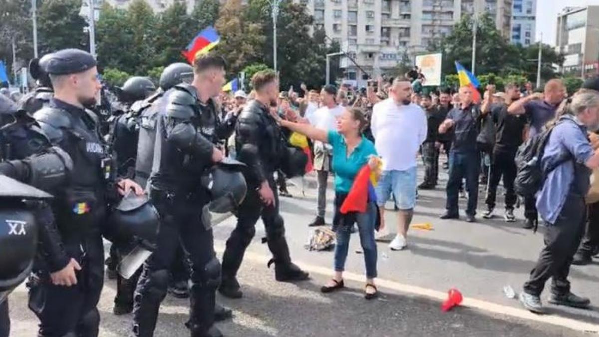 Operațiune masivă de poliție în 15 județe după violențele de la protestul ciobanilor din Piața Victoriei