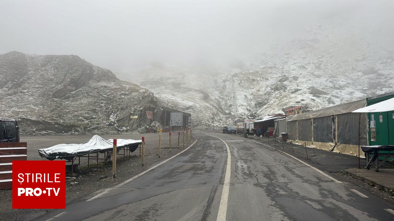Primele ninsori din sezonul rece au apărut pe Transfăgărășan din cauza unei mase de aer polar