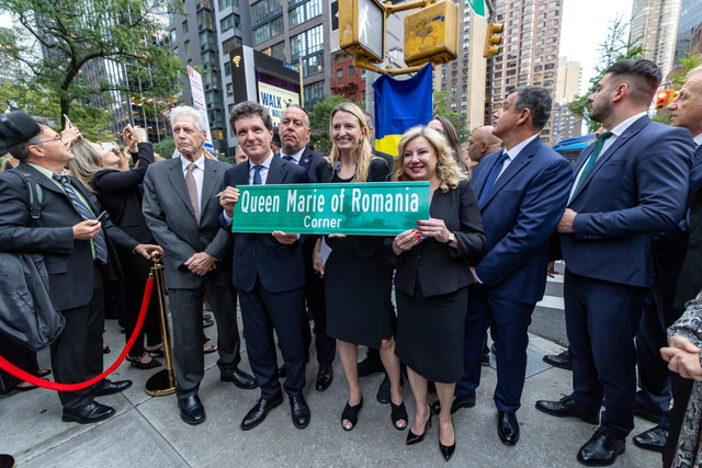 Nicușor Dan și Mirabela Grădinaru au inaugurat la New York intersecția dedicată Reginei Maria