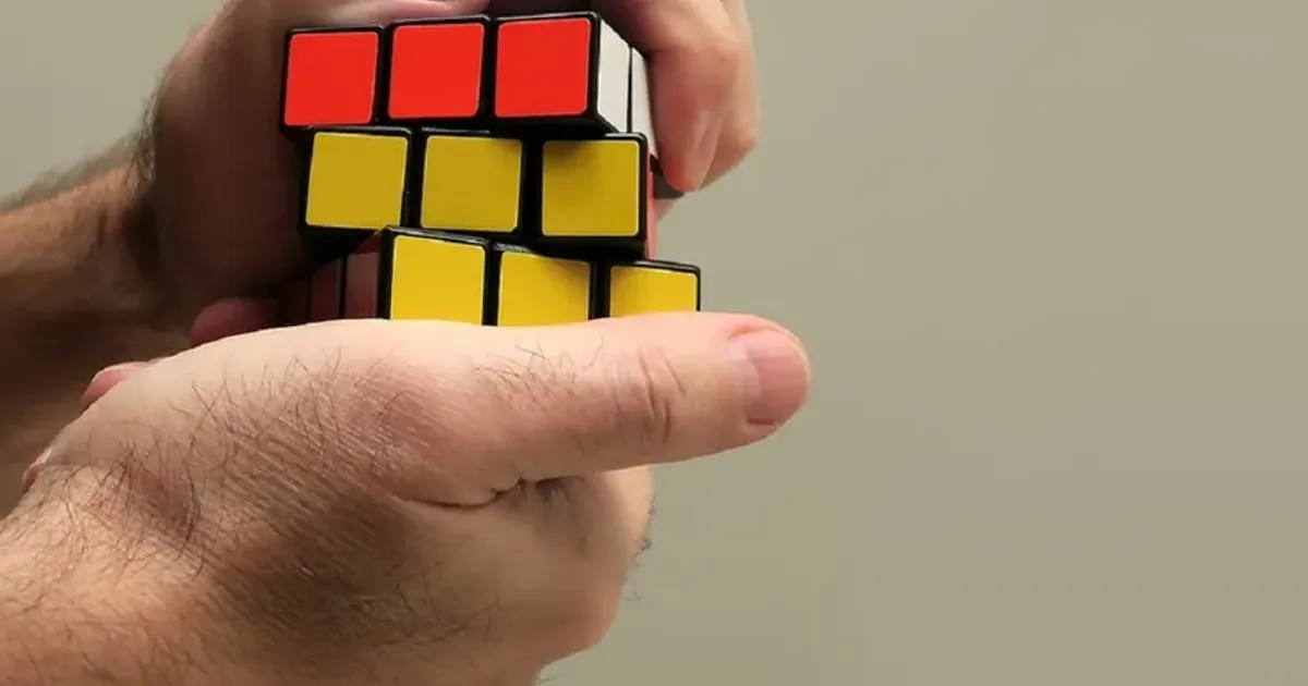 O fetiță de 6 ani din China a stabilit un nou record mondial la rezolvarea cubului Rubik